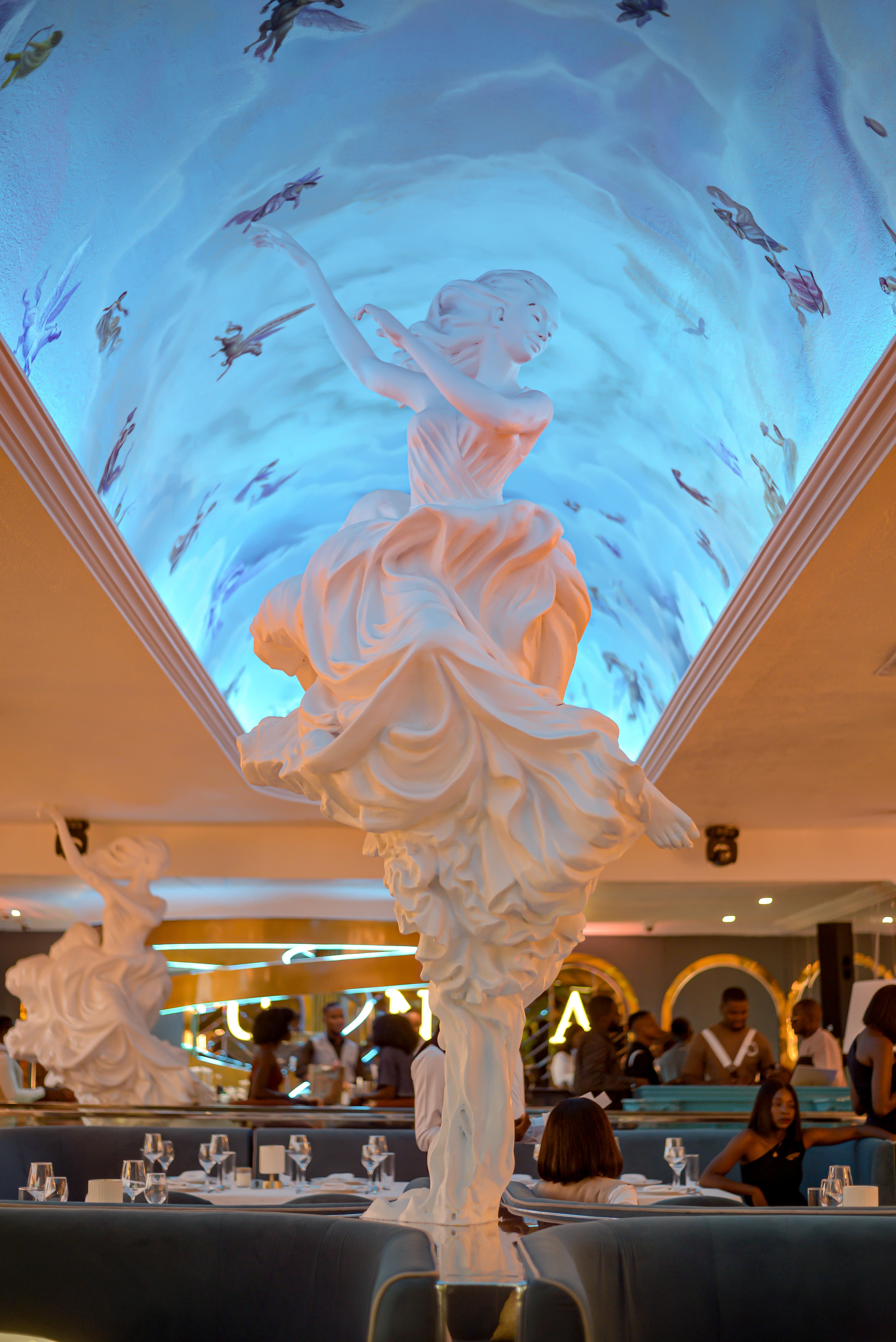 La Luna interior sculpture